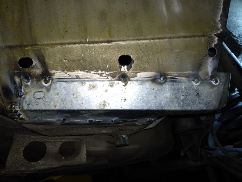 Seitenteil reparieren - kompletten Radlauf innen und außen instandsetzen und lackieren